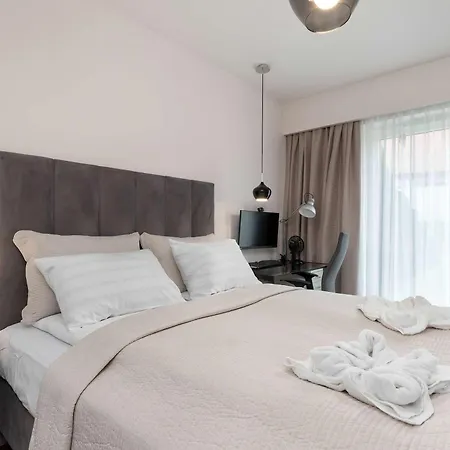 Elegant Blue In With Parking & Garden By Renters *