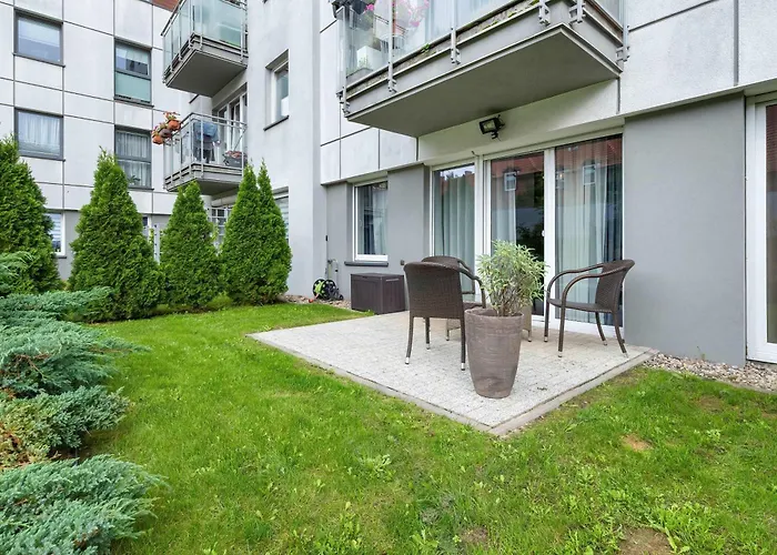 Elegant Blue In With Parking & Garden By Renters *