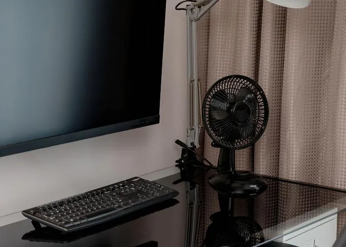 Elegant Blue In With Parking & Garden By Renters