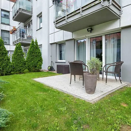 Elegant Blue In With Parking & Garden By Renters *