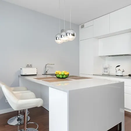 Elegant Blue In With Parking & Garden By Renters