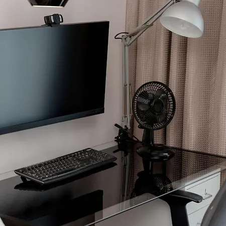 Elegant Blue In With Parking & Garden By Renters